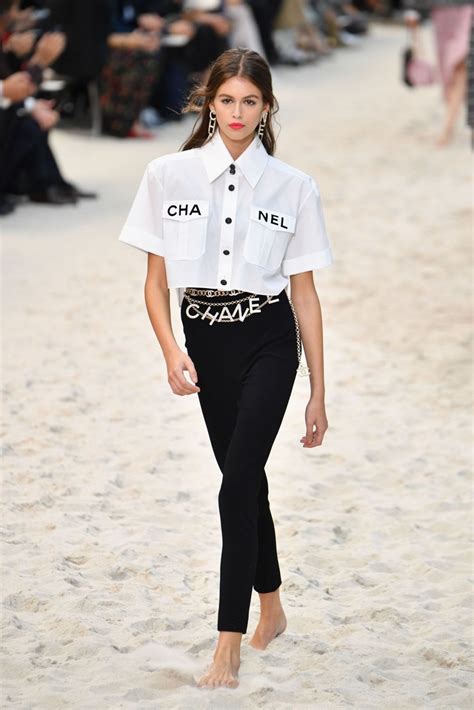 moda chanel 2018|Chanel runway fashion.